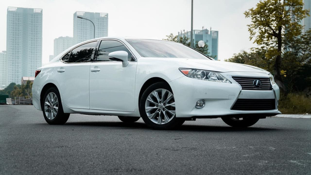 Sau hơn 72.000km, Lexus ES phiên bản tiết kiệm nhiên liệu có giá rẻ hơn cả Toyota Camry thế hệ mới - Ảnh 1.