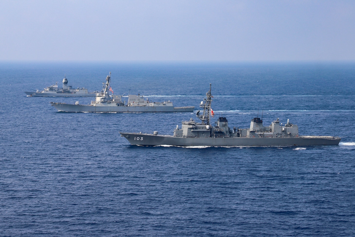 Chiến hạm Mỹ, Nhật, Australia diễn tập ở Biển Đông hôm 15/3. Ảnh: Navy.