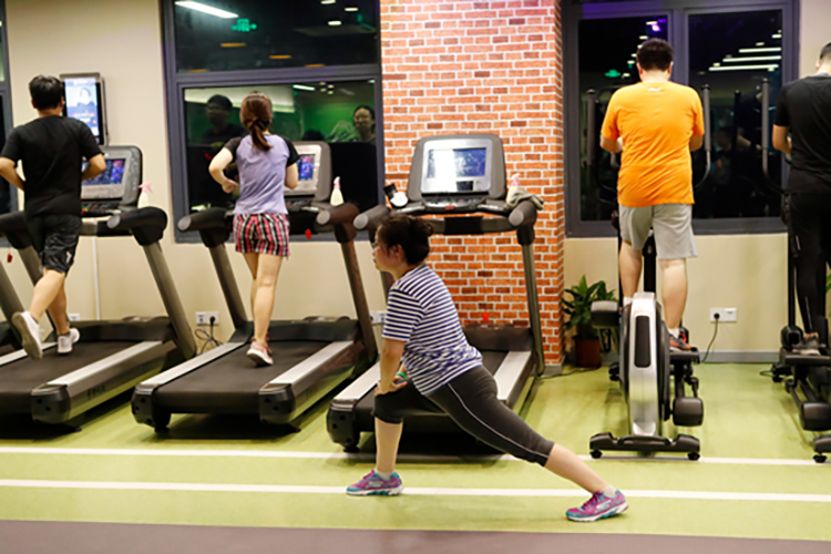 Một góc phòng tập thể dục 24h ở quận Triều Dương, thành phố Bắc Kinh, Trung Quốc lúc 23h. Ảnh: qq.