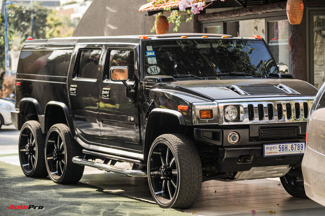 Khủng long Hummer H2 độ 6 bánh tại Việt Nam: Kích thước khổng lồ, ngốn 24,5 lít/100km trong đô thị, đầy bình hết gần 3,7 triệu đồng - Ảnh 2.