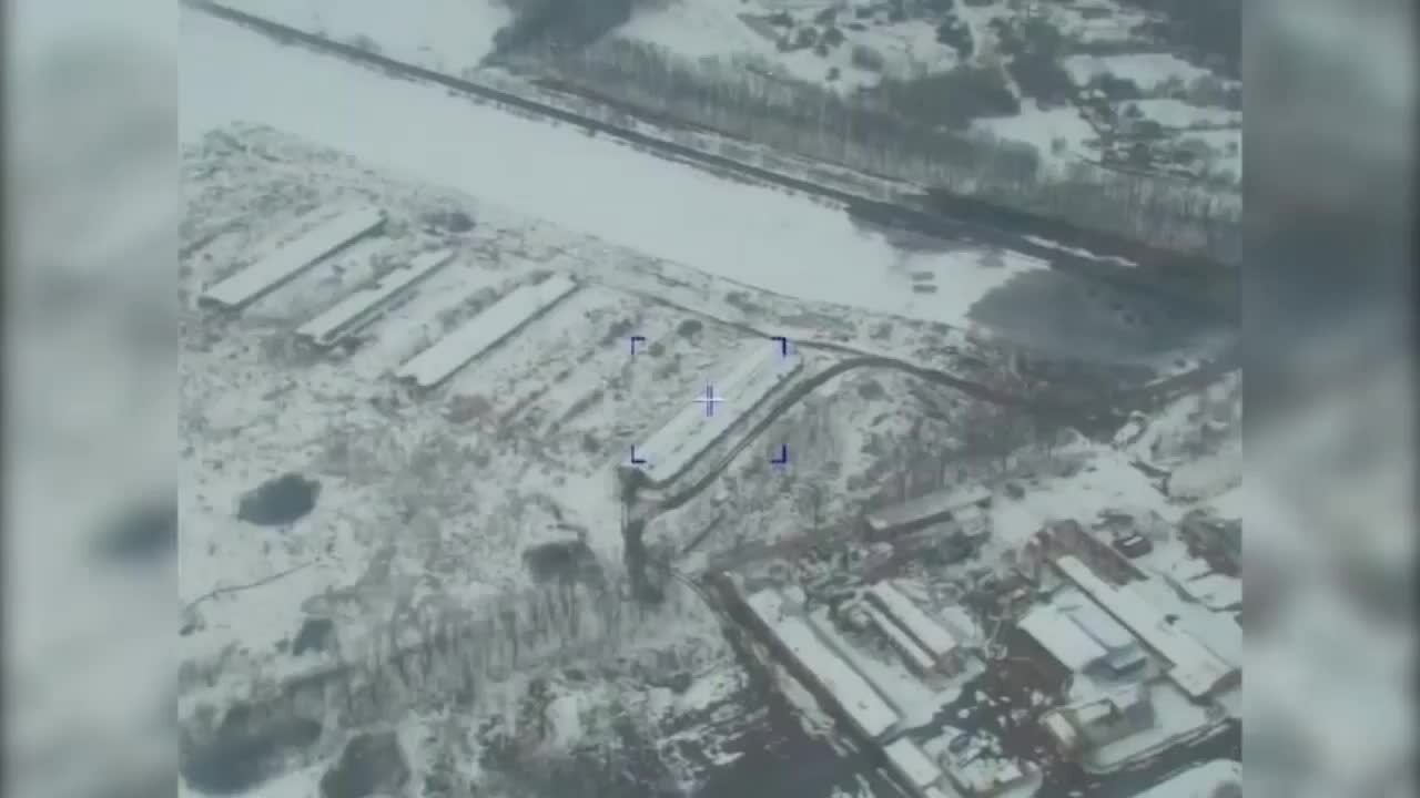 Khoảnh khắc tên lửa siêu vượt âm Nga bắn phá mục tiêu ở Ukraine