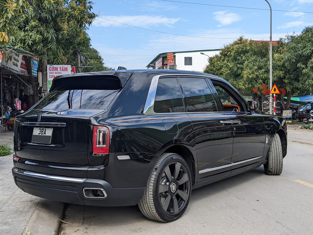 Đại gia Hà Tĩnh mạnh tay mua Rolls-Royce Cullinan: Chi tiết biển số là điều khiến nhiều người nể phục - Ảnh 2.