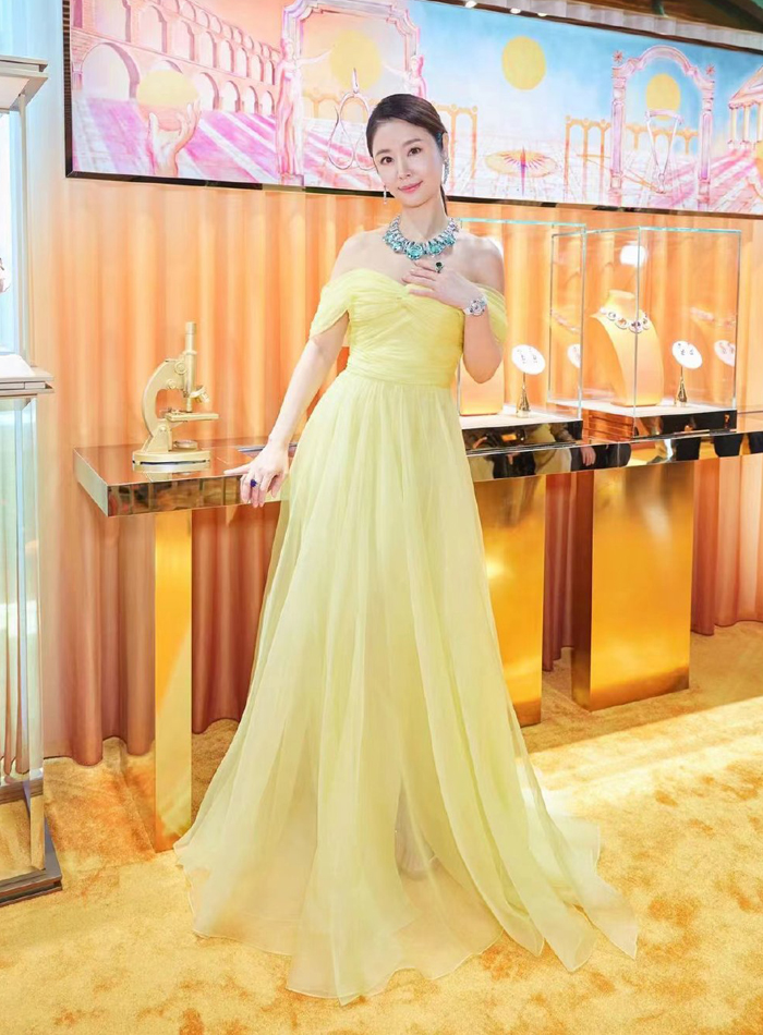 Lâm Tâm Như trong thiết kế dạ hội thuộc bộ sưu tập Xuân hè 2022 của Zuhair Murad.