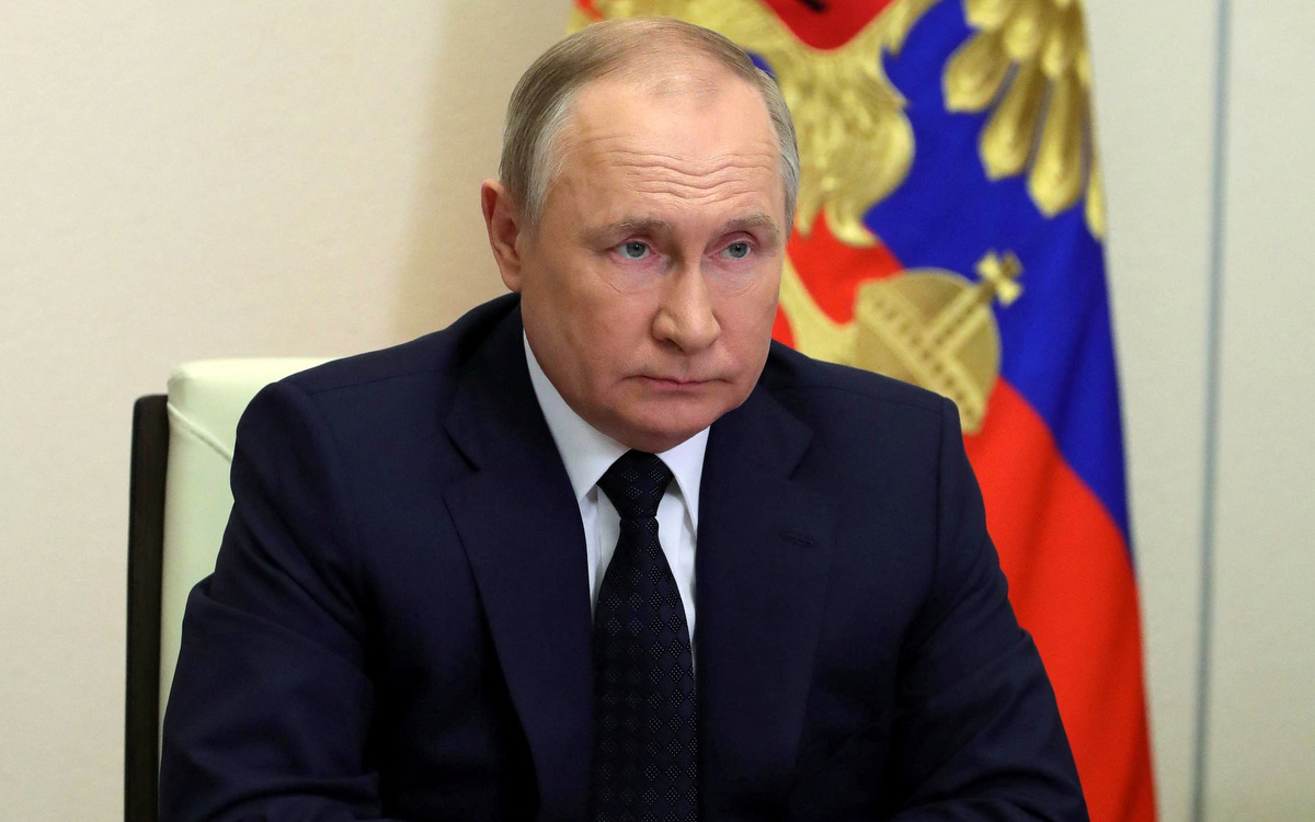 Tổng thống Putin trong cuộc họp với các quan chức chính phủ Nga hôm nay. Ảnh: Reuters.