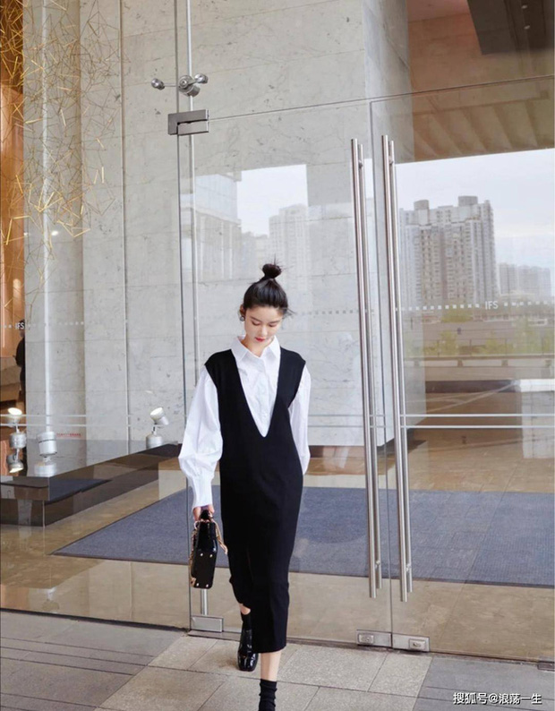 Sơ mi trắng: Chiếc áo vi diệu nhất tủ đồ Hè, cứ diện lên là thon thả, cứ mix đồ là đẹp mê ly - Ảnh 12. Sơ mi trắng: Chiếc áo vi diệu nhất tủ đồ Hè, cứ diện lên là thon thả, cứ mix đồ là đẹp mê ly - Ảnh 12.