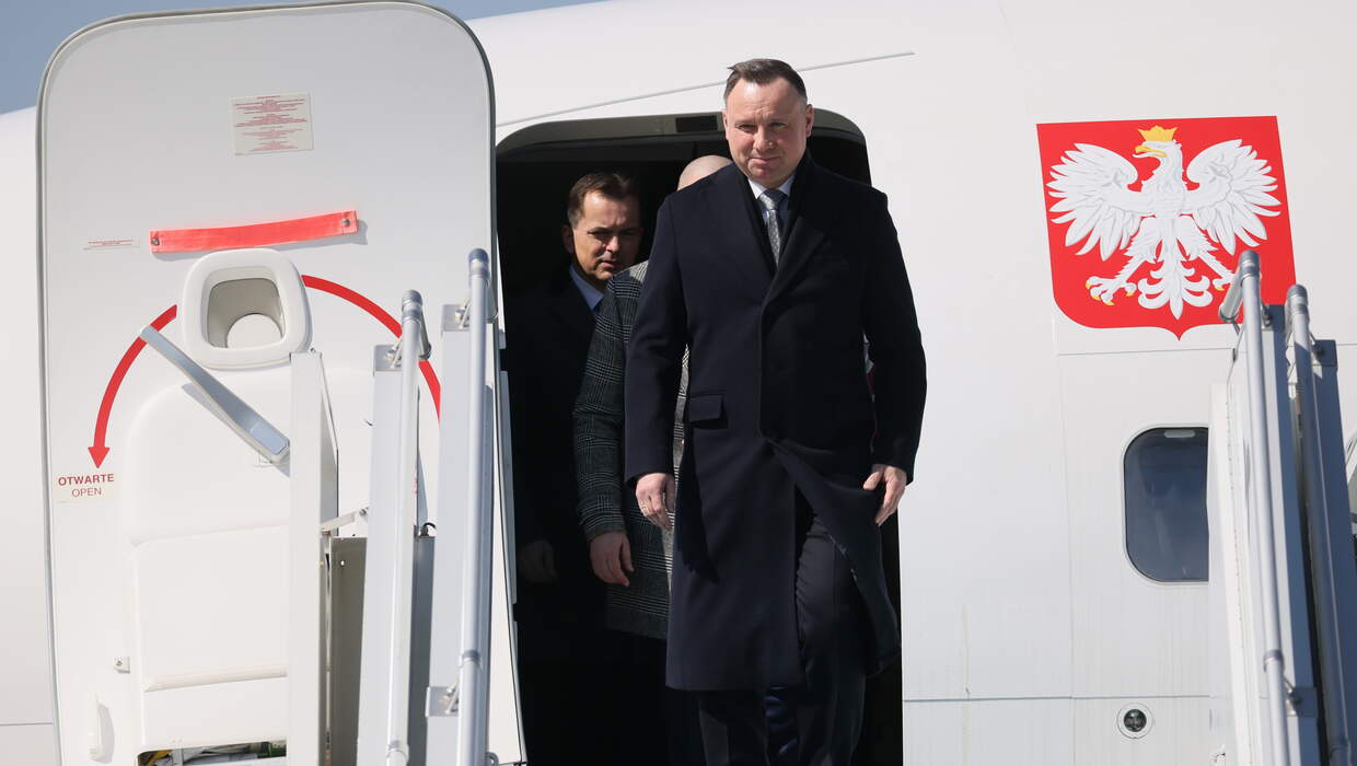 Tổng thống Ba Lan Andrzej Duda bước xuống chuyên cơ khi đến thăm Thổ Nhĩ Kỳ vào ngày 16/3. Ảnh: PAP.