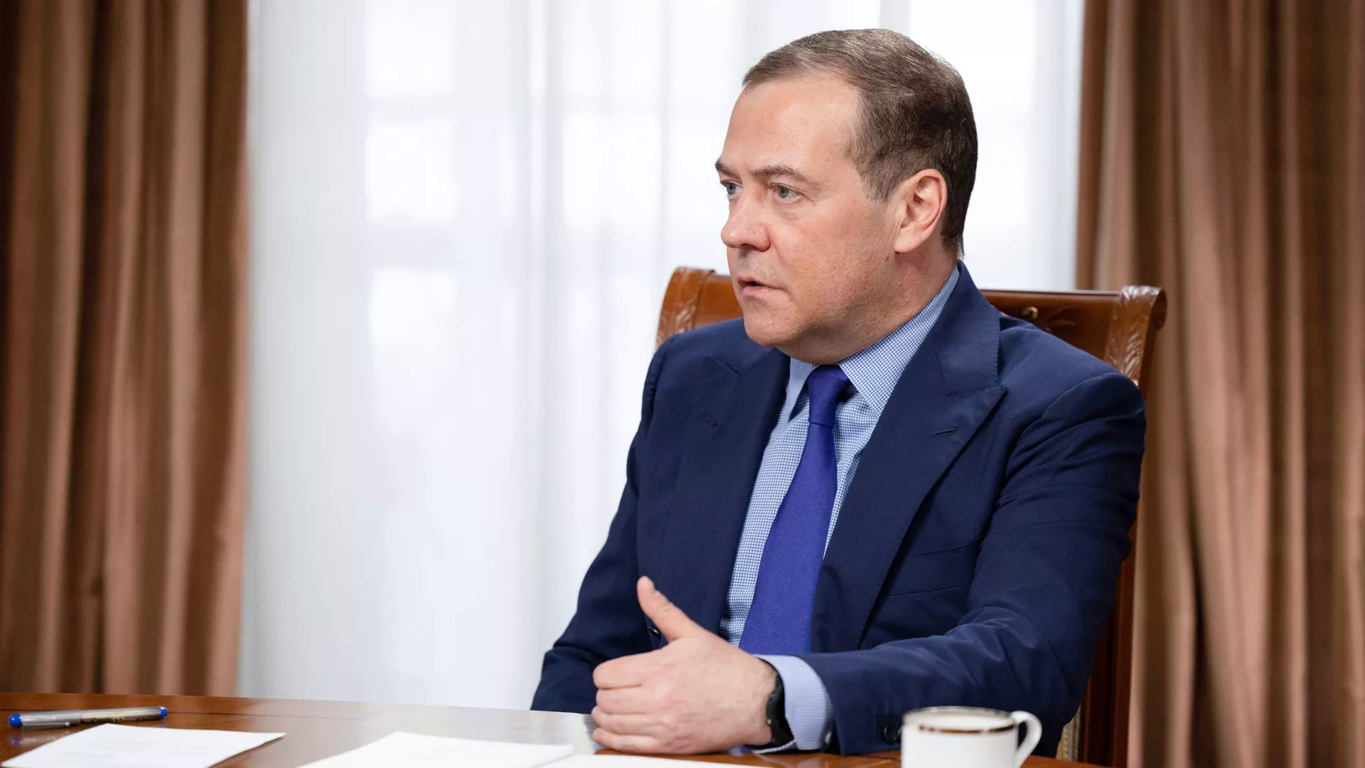 Phó chủ tịch Hội đồng An ninh Liên bang Dmitry Medvedev trong cuộc phỏng vấn ngày 26/3 với RT. Ảnh: RIA.