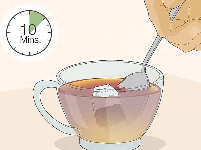 Trong trà đen có chứa nhiều tannin, thấm hút và khử mùi hiệu quả. Ảnh: wikihow.