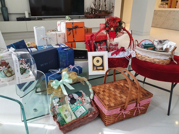 Lisa bị tố tham lam, bòn tiền và quà hàng hiệu từ fan không biết ngượng - Ảnh 6. Lisa bị tố tham lam, bòn tiền và quà hàng hiệu từ fan không biết ngượng - Ảnh 6.