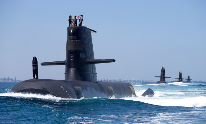 Tàu ngầm HMAS Collins, HMAS Farncomb, HMAS Dechaineux và HMAS Sheean di chuyển theo đội hình qua vịnh Cockburn Sound, Tây Australia tháng 2/2019. Ảnh: BQP Australia.