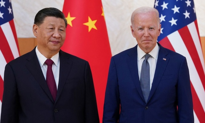 Chủ tịch Trung Quốc Tập Cận Bình (trái) gặp Tổng thống Mỹ Joe Biden bên lề hội nghị thượng đỉnh G20 ở Bali, Indonesia, tháng 11/2022. Ảnh: Reuters.