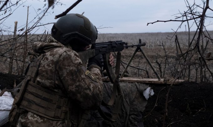 Lính Ukraine tại tiền tuyến gần Bakhmut hôm 11/3. Ảnh: AFP.