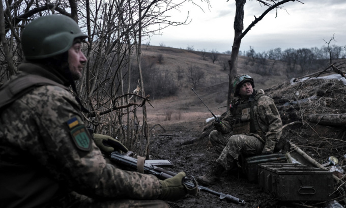 Binh sĩ Ukraine ở tiền tuyến gần Bakhmut hôm 11/3. Ảnh: AFP.