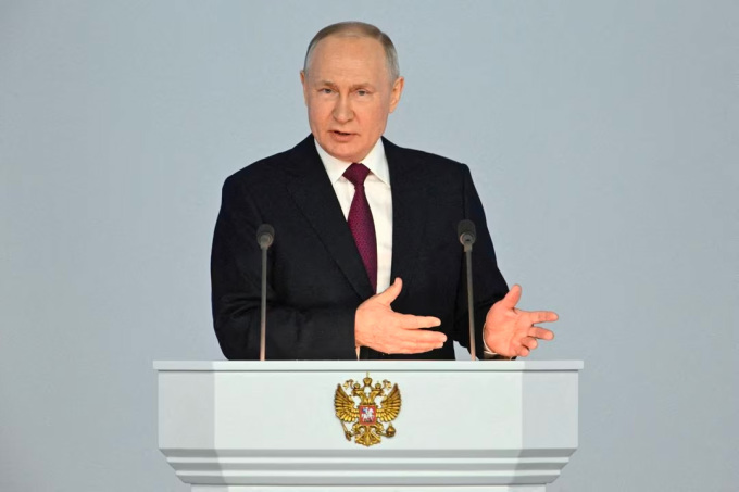 Tổng thống Vladimir Putin đọc Thông điệp Liên bang tại Moskva, Nga ngày 21/2. Ảnh: Reuters.