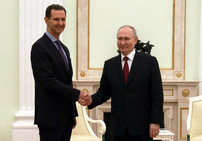 Tổng thống Nga Vladimir Putin (phải) gặp người đồng cấp Syria Bashar al-Assad tại Điện Kremlin ngày 15/3. Ảnh: AFP.