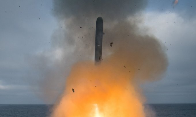 Tên lửa Tomahawk rời bệ phóng trên tàu chiến Mỹ trong đợt thử nghiệm năm 2018. Ảnh: US Navy.