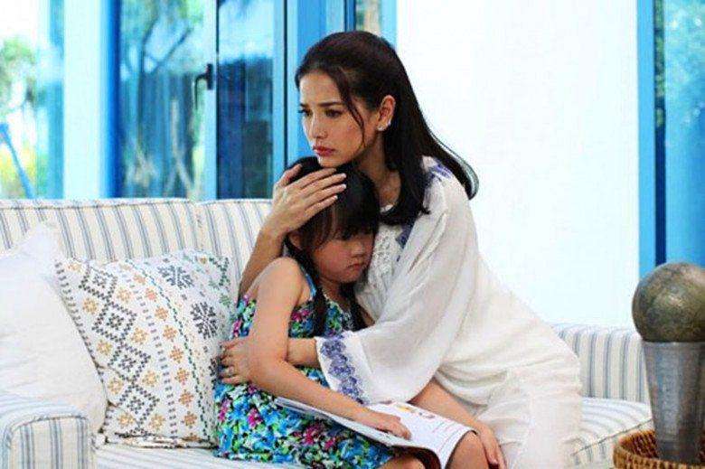 Tái hôn mang theo con gái riêng, vô tình nghe mẹ và chị chồng nói chuyện, nước mắt tôi chực trào - 1