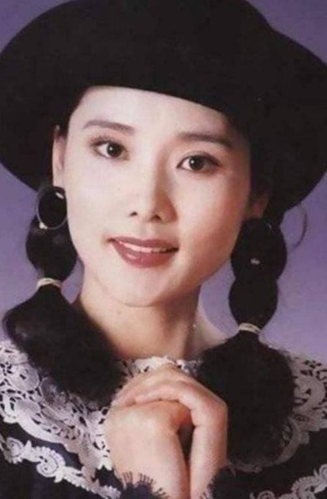 Đệ nhất diễn viên quốc dân: Không ai theo đuổi vì quá đẹp, lấy chồng là tình đầu, tuổi 60 vẫn gây điên đảo - 1