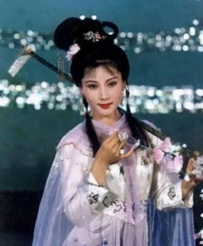 Đệ nhất diễn viên quốc dân: Không ai theo đuổi vì quá đẹp, lấy chồng là tình đầu, tuổi 60 vẫn gây điên đảo - 3