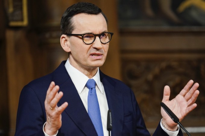 Thủ tướng Ba Lan Mateusz Morawiecki phát biểu tại thành phố Heidelberg, Đức ngày 20/3. Ảnh: Reuters.