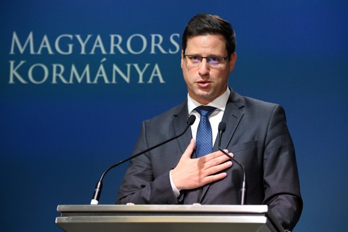 Gergely Gulyas, Chánh văn phòng của Thủ tướng Viktor Orban, tại cuộc họp báo ở Budapest năm 2018. Ảnh: AFP.