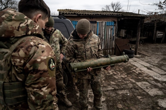 Quân nhân Ukraine được triển khai ở tỉnh Kherson, miền nam đất nước hôm 6/3. Ảnh: AFP.