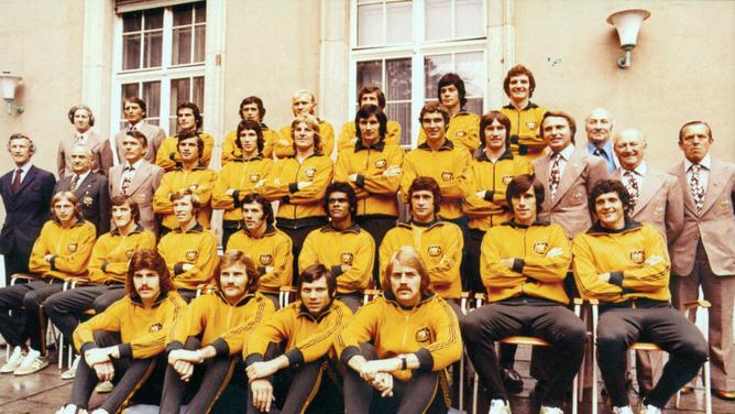 Manfred Schaefer (back row, fifth from left) was part of the Socceroos’ 1974 World Cup squad. Supplied