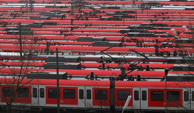 Tàu không hoạt động ở Munich trong sóng đình công ngày 27/3. Ảnh: AFP