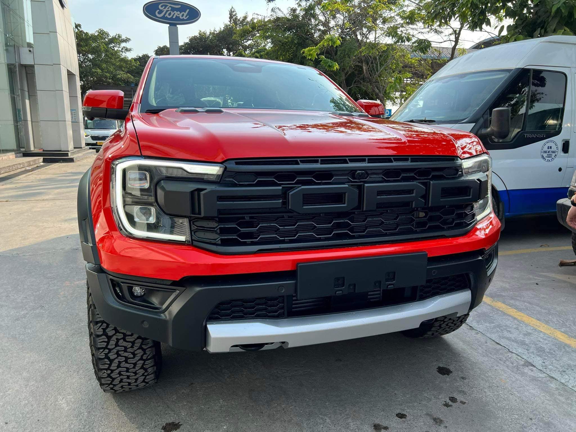 Ford Ranger Raptor 2023 đổ bộ đại lý Việt Nam: Giao xe tháng sau, nhưng nhiều màu hot phải chờ đến tháng 5 - Ảnh 2.