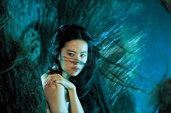 Sau vai Tiểu Long Nữ, Lưu Diệc Phi ngừng đóng phim truyền hình, chinh phục mảng điện ảnh. Năm 24 tuổi, cô đóng Nhiếp Tiểu Thiện trong Thiện nữ u hồn.