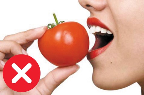 Những thực phẩm chứa nhiều kali như cà chua, cà tím,... cũng được khuyên không nên ăn quá nhiều trong khi giảm cân bởi việc nạp quá nhiều kali vào cơ thể sẽ khiến quá trình trao đổi chất trở nên chậm chạp và tồi tệ hơn. 