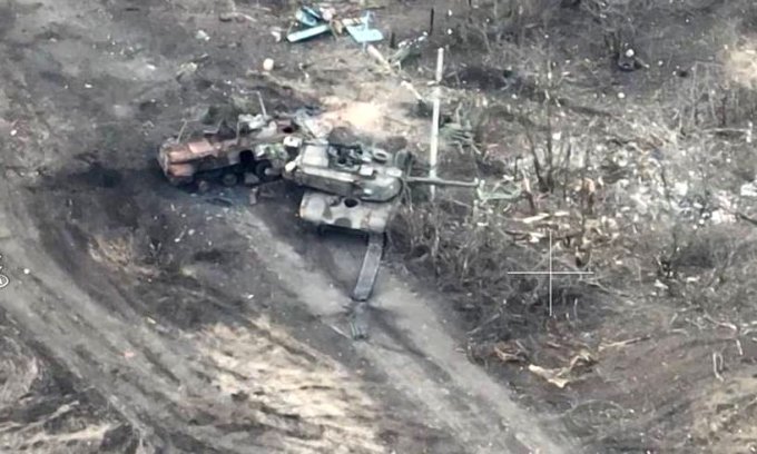 Xe tăng Abrams đứt xích trong ảnh công bố ngày 3/3. Ảnh: RIA Novosti