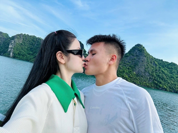 Chu Thanh Huyền tung ảnh hôn Quang Hải khiến dân tình đỏ mặt, thì ra đây là ảnh mà chàng cầu thủ từng che giấu - Ảnh 1.