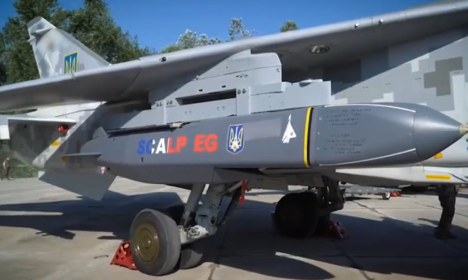 Tên lửa SCALP-EG trang bị cho máy bay Su-24 Ukraine trong ảnh chụp hồi năm 2023. Ảnh: BQP Ukraine