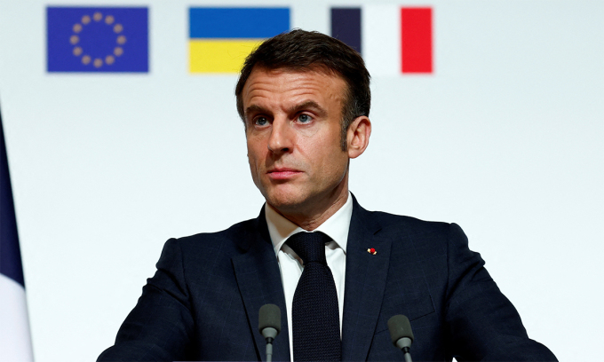 Tổng thống Pháp Emmanuel Macron trong cuộc họp báo ở Paris ngày 26/2. Ảnh: Reuters