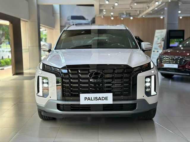 Hyundai Palisade xả hàng giảm giá gần 90 triệu tại đại lý: Bản base còn dưới 1,4 tỷ, tiệm cận Santa Fe, làm khó Explorer - Ảnh 2.