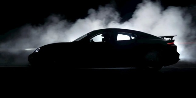 Porsche hé lộ siêu xe điện Taycan mạnh nhất lịch sử - Ảnh 1.