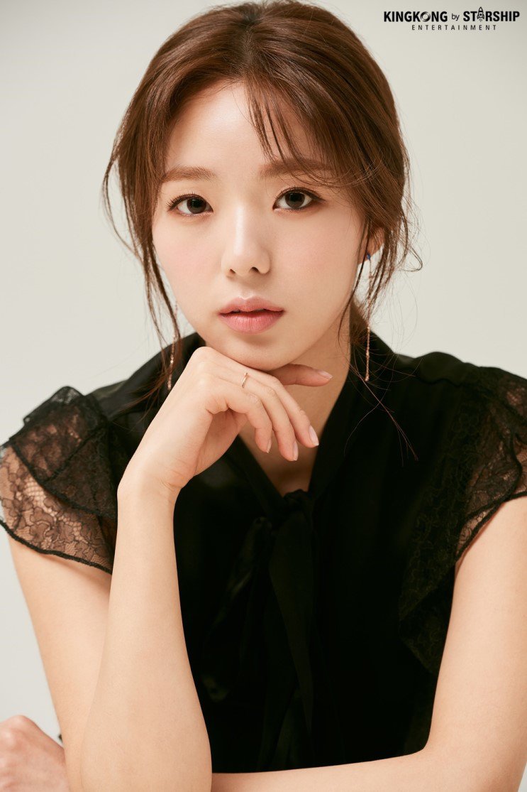Chae Soo Bin dẫn đầu danh sách Nữ diễn viên đẹp nhất Hàn Quốc năm 2024, vượt xa Song Hye Kyo. 