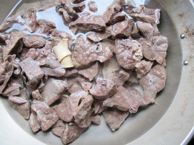 Hầu hết chất độc trong con lợn đều tích tụ vào bộ phận nhiều người Việt thích ăn này - Ảnh 1.