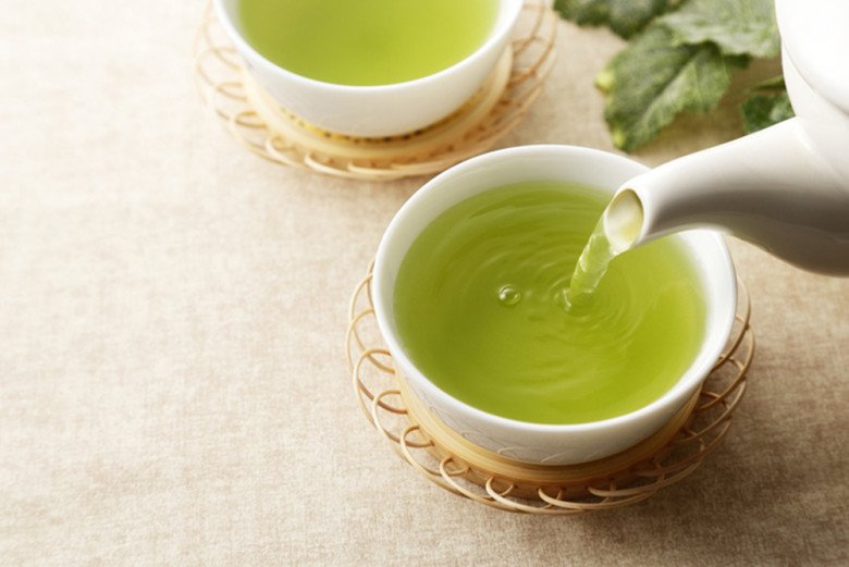 Trà xanh có vẻ có nhiều lợi ích cho sức khỏe hơn trà đen. (Ảnh minh họa)