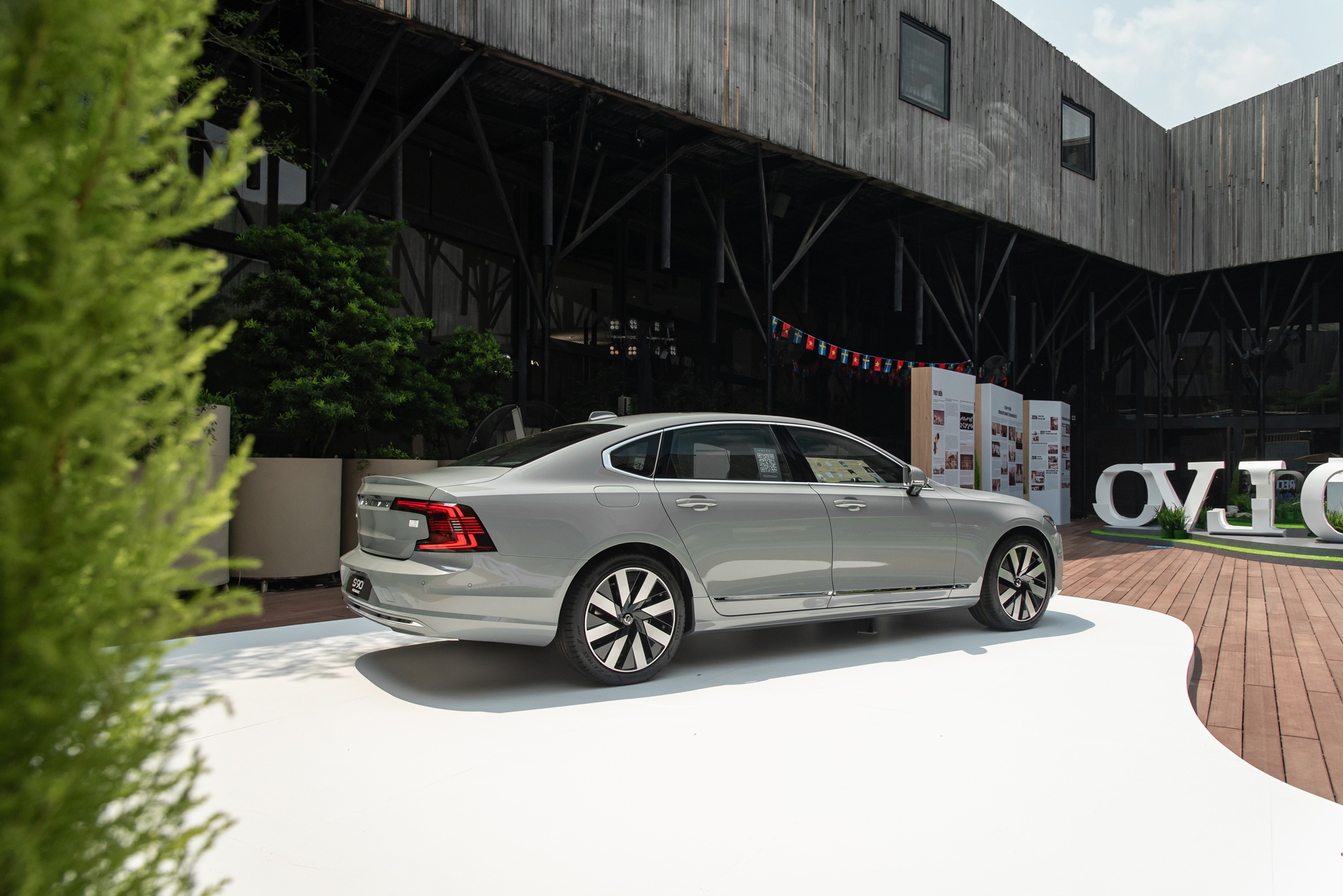 Chi tiết Volvo S90 Recharge vừa ra mắt: Giá 2,89 tỷ đồng, sedan hạng sang cỡ trung rộng và mạnh nhất Việt Nam - Ảnh 4.