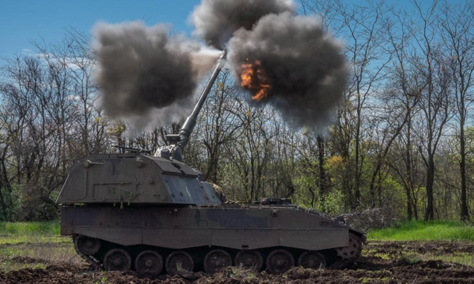 Pháo tự hành PzH 2000 của quân đội Ukraine khai hỏa trong bức ảnh đăng tháng 6/2023. Ảnh: Lữ đoàn 43 Ukraine