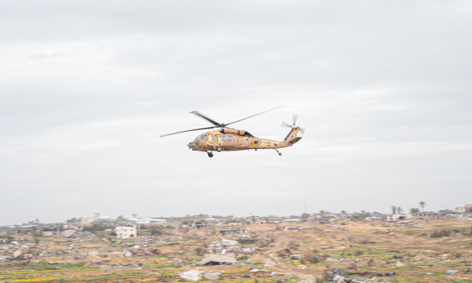 Trực thăng của quân đội Israel tại Dải Gaza trong bức ảnh đăng ngày 13/3. Ảnh: IDF