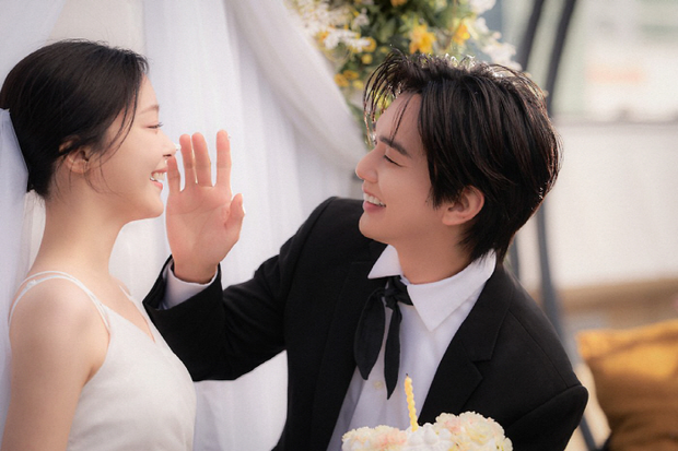 Tài tử Yoo Seung Ho bất ngờ đăng ảnh cưới khiến dân mạng Hàn bị sốc - Ảnh 1.