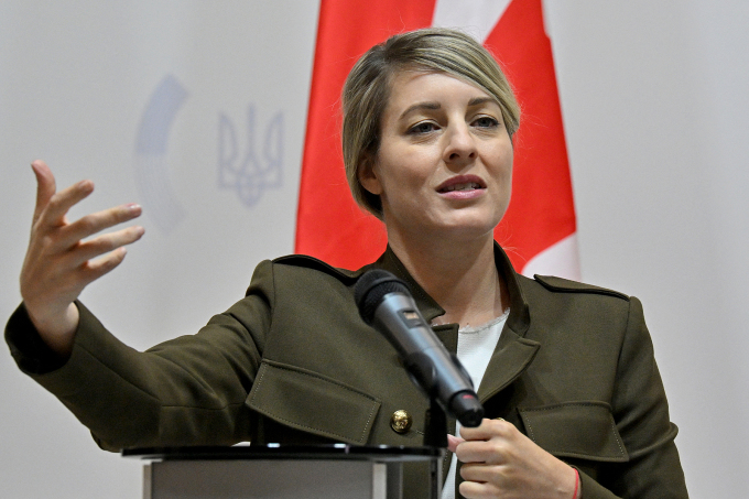 Ngoại trưởng Canada Melanie Joly trong chuyến thăm Kiev, Ukraine ngày 2/2. Ảnh: AFP