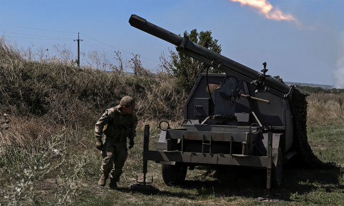 Lính Ukraine cạnh một bệ phóng rocket nội địa gần chiến tuyến ở tỉnh Zaporizhzhia tháng 9/2023. Ảnh: Reuters