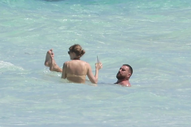 Taylor Swift và bạn trai hẹn hò nóng bỏng bên bờ biển - Ảnh 5.