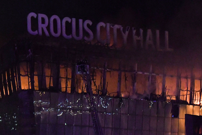 Ngọn lửa ở nhà hát Crocus City Hall được kiểm soát tối ngày 22/3. Ảnh: AFP