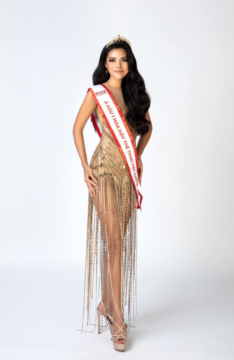 Á hậu 1 Hoa hậu Thể thao Việt Nam 2022, Lê Phương Thảo có thân hình chuẩn chỉnh và gương mặt lai Tây vô cùng xinh đẹp.