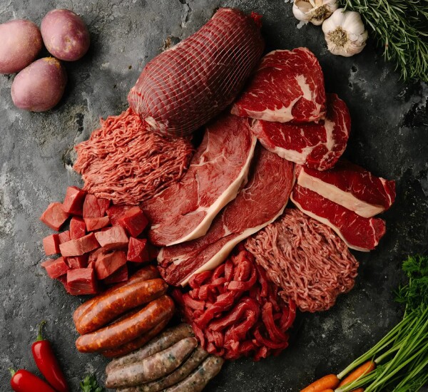 Thịt là nguồn protein chất lượng cao, giúp cơ thể xây dựng và sửa chữa cơ bắp. (Ảnh minh họa).